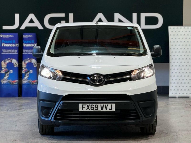 TOYOTA PROACE