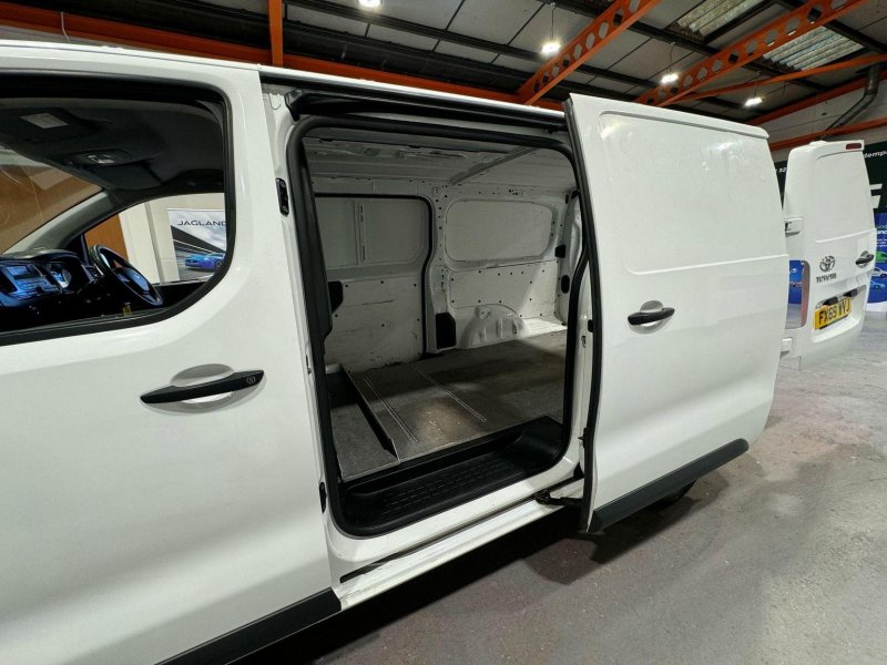 TOYOTA PROACE