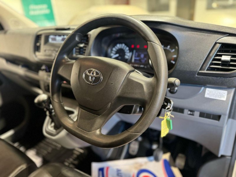 TOYOTA PROACE