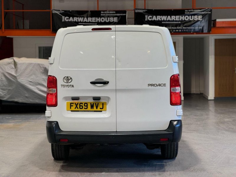 TOYOTA PROACE