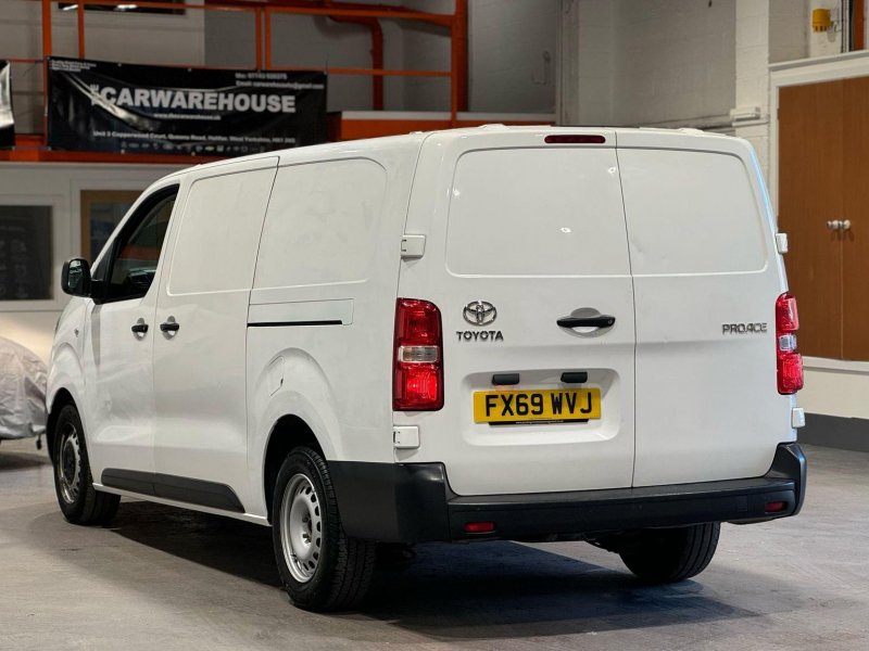 TOYOTA PROACE