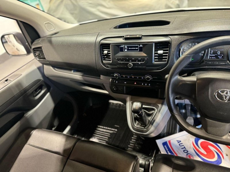 TOYOTA PROACE