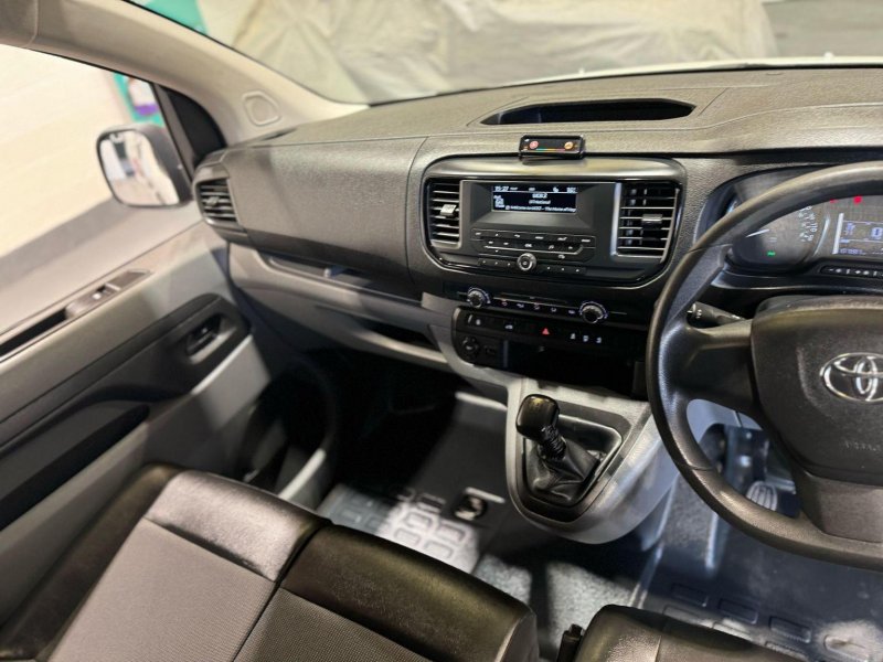 TOYOTA PROACE