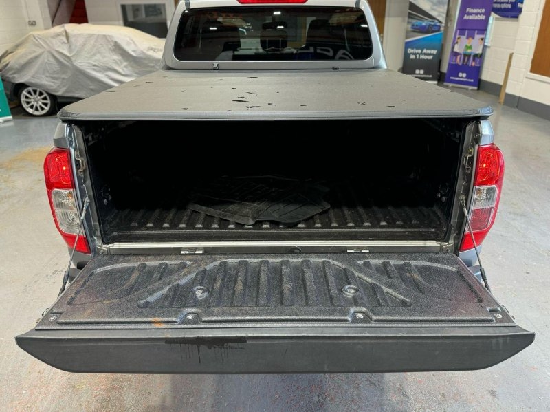 NISSAN NAVARA