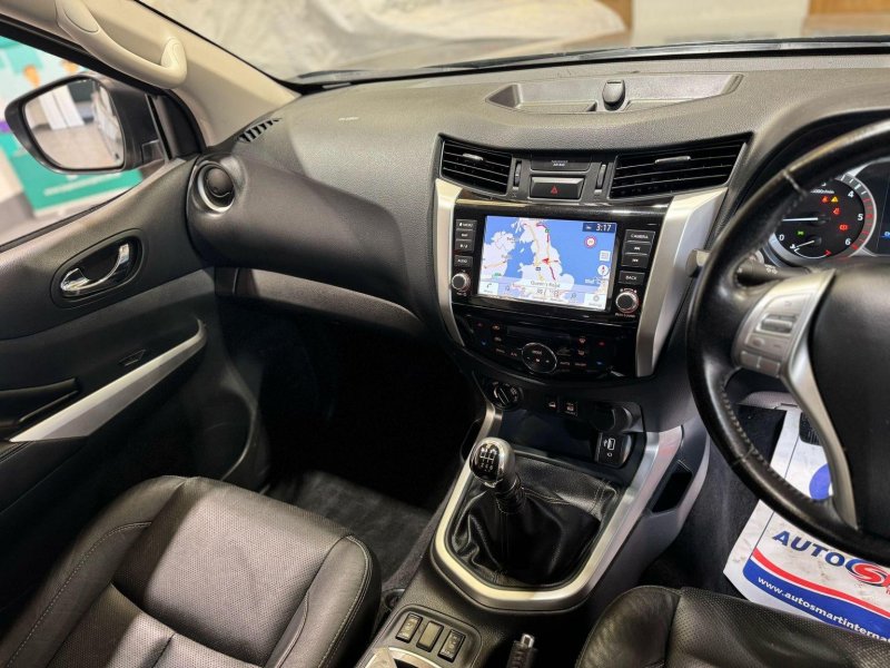 NISSAN NAVARA