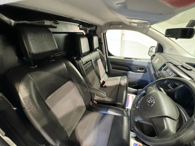 TOYOTA PROACE