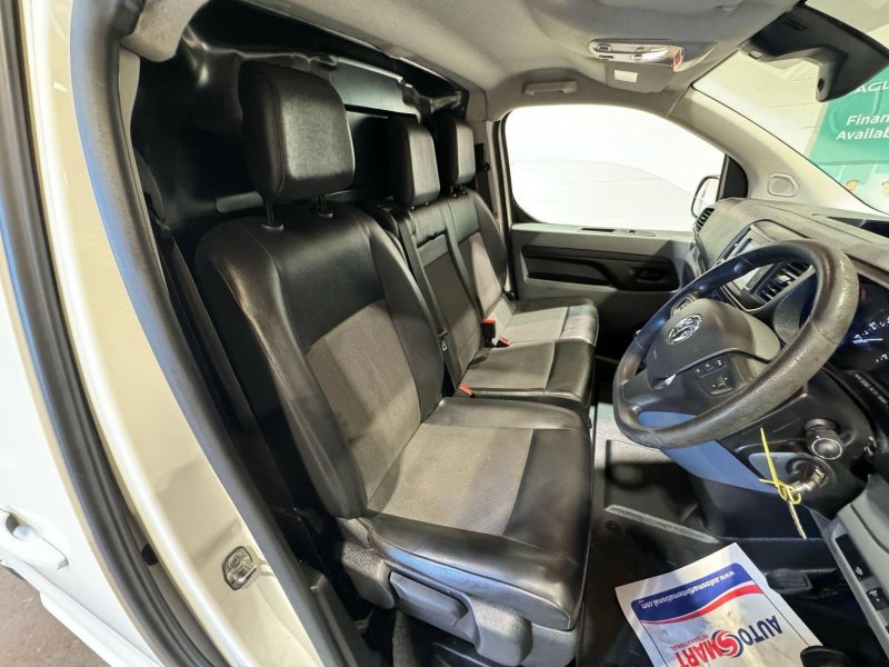 VAUXHALL VIVARO