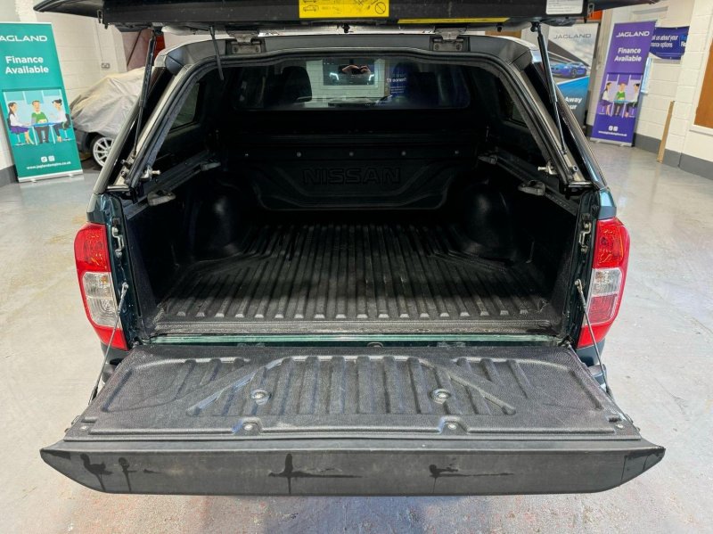 NISSAN NAVARA