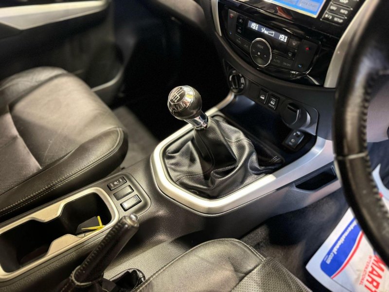 NISSAN NAVARA