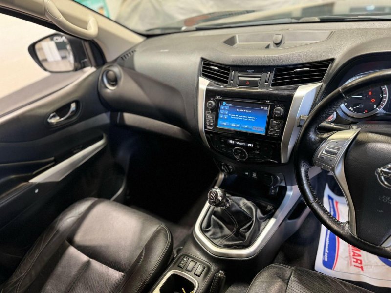 NISSAN NAVARA