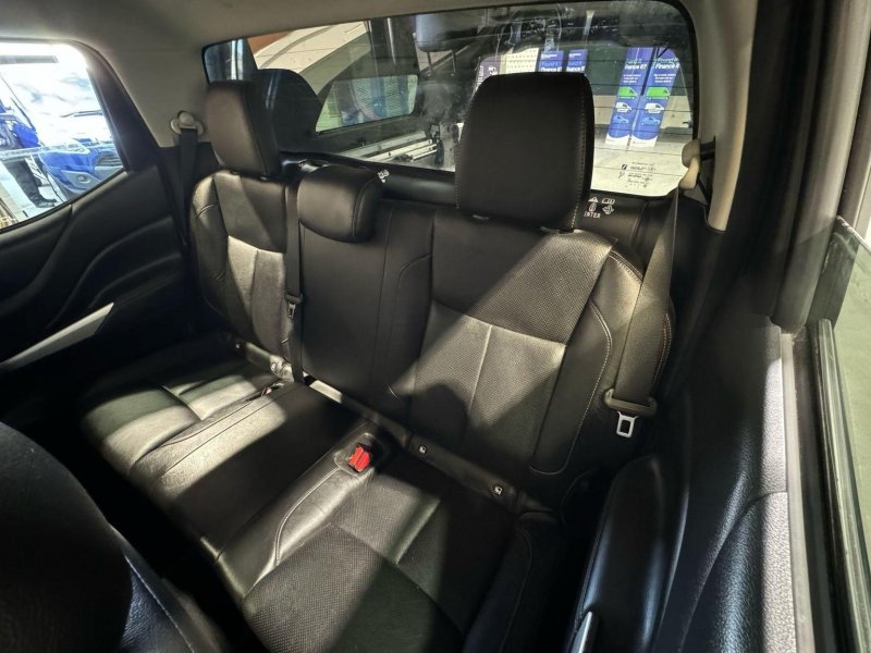 NISSAN NAVARA