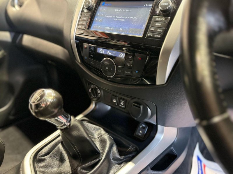 NISSAN NAVARA